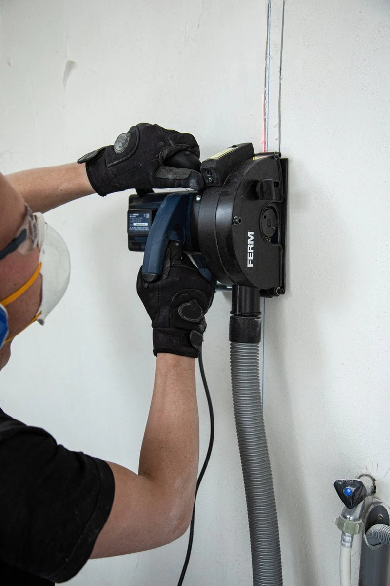 FERM WSM1009 Muurfrees - Freesmachine - 1700W - Met 2 Diamantschijven 125mm - Laser - Stofzuigadapter - Stevige Opbergkoffer 10 FERM WSM1009 Muurfrees - Freesmachine - 1700W - Met 2 Diamantschijven 125mm - Laser - Stofzuigadapter - Stevige Opbergkoffer - Afbeelding 8