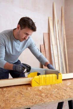 STANLEY 1-20-600 Verstekbak Kunststof Met Kapzaag - 220mm 29 STANLEY 1-20-600 Verstekbak Kunststof Met Kapzaag - 220mm -WerkPro Verkoopwinkel 800x1200 97