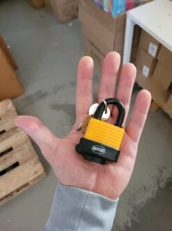 AMIG Hangslot Met Sleutel Ø7mm - Weerbestandig Voor Buiten - Outdoor -WerkPro Verkoopwinkel 899x1200 20