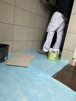 Perfect Cover® Ademend - 100cm X 25m - Zelfklevend Afdekvlies - Bescherm Uw Vloer Tijdens Het Klussen - Vloer Bescherming - Trap Bescherming - Klussen - Schilderen - Stucadoor - Variant Stucloper -WerkPro Verkoopwinkel 899x1200 48