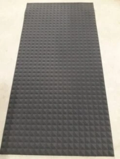 Geluidsisolatieplaten Noppenschuim/Piramide (antraciet) 200x100x2.5CM, 1 STUK .