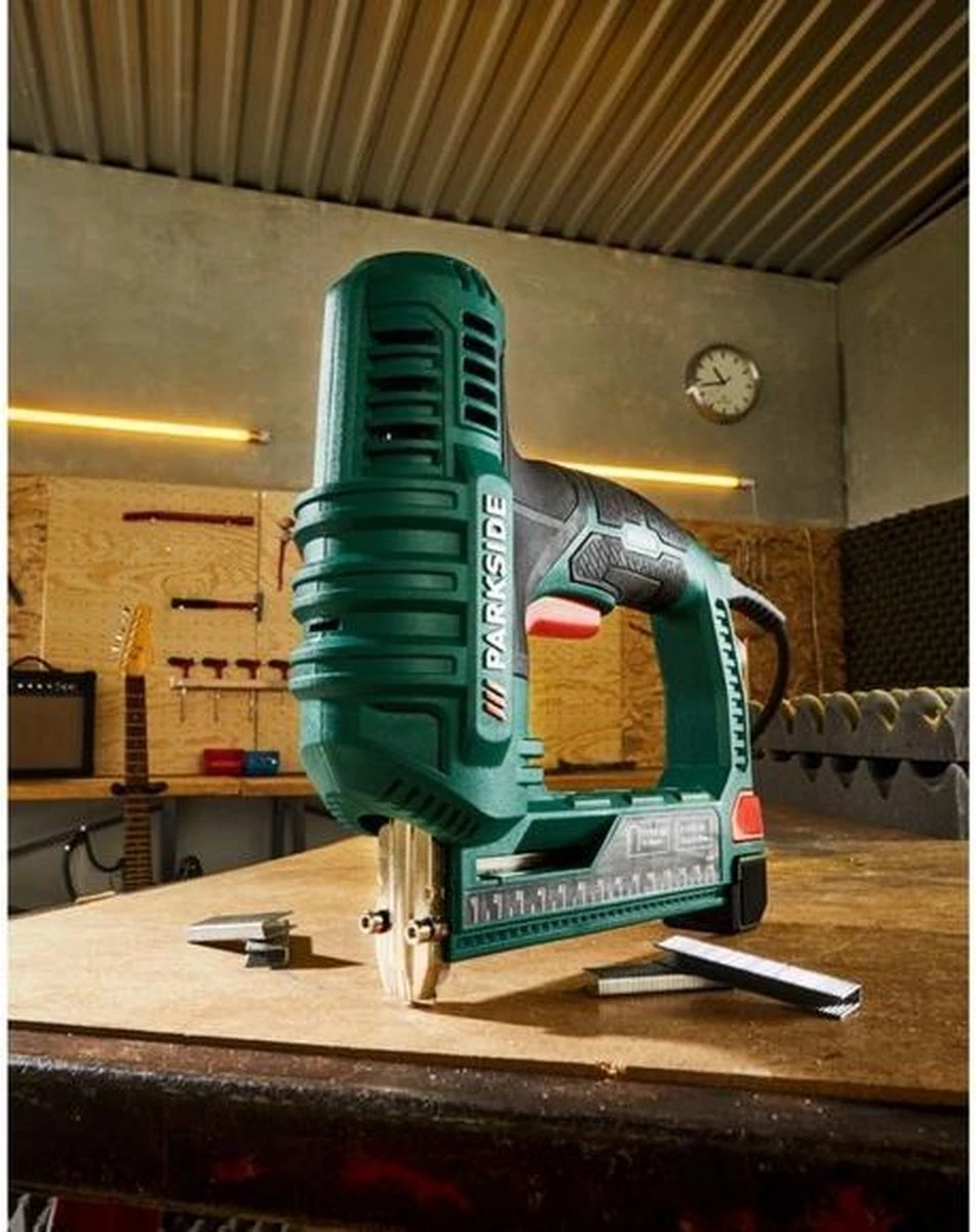 Tacker - Nietpistool - Spijkerpistool - Elektrisch Spijkerpistool - Handtacker - Nagelpistool - 500 Nietjes. - 500 Spijkers - Nietpistool Met Nietjes. 6 Tacker - Nietpistool - Spijkerpistool - Elektrisch Spijkerpistool - Handtacker - Nagelpistool - 500 Nietjes. - 500 Spijkers - Nietpistool Met Nietjes. - Afbeelding 4